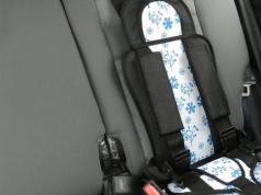 Ar leidžiama naudoti berėmią automobilinę kėdutę?