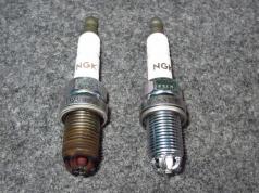Diagnostics of an injection engine using spark plugs